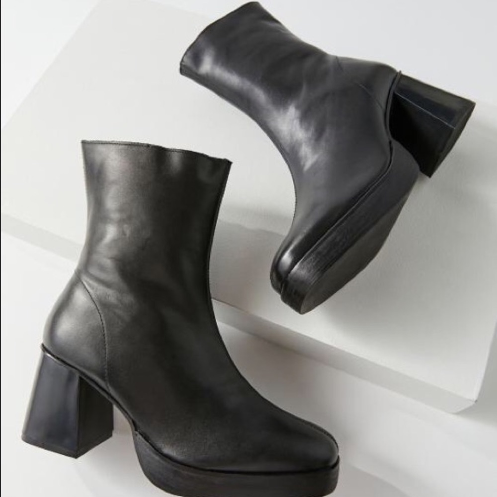 BARELY WORN UO LARA ZIP UP BOOTS SIZE 7 - Picture 1 of 2